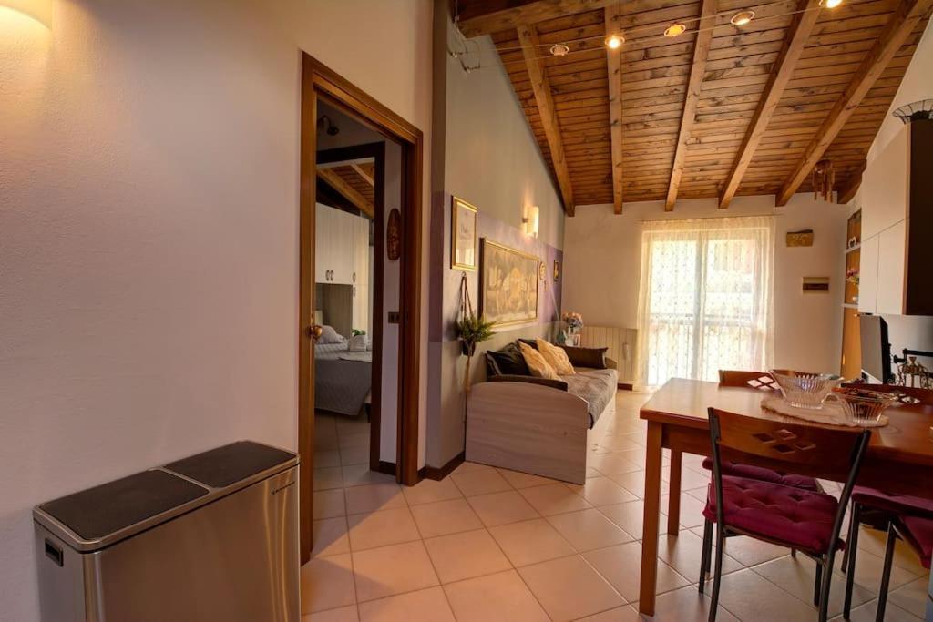 Casa Vacanza Angolo Della Corte Apartment Como Exterior photo